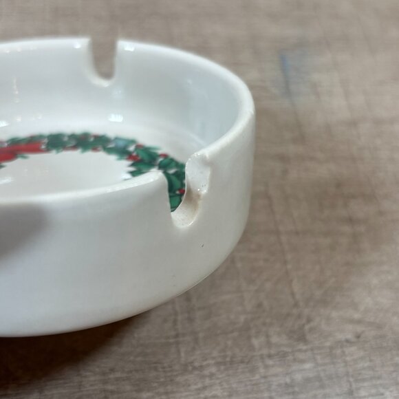 Vintage Pair of Ceramic Christmas Ashtrays - Picture 8 of 8